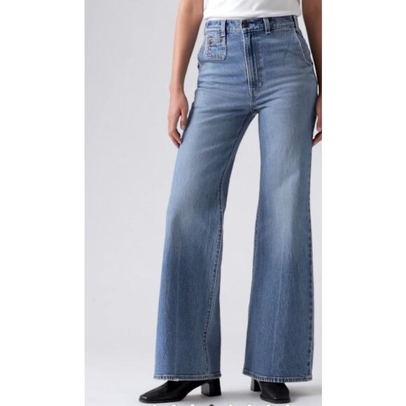 Levi's Flare Leg Jeans Wide Leg Size 30 Ribcage Bell Style Light Wash Y2K 90s - Picture 1 of 14